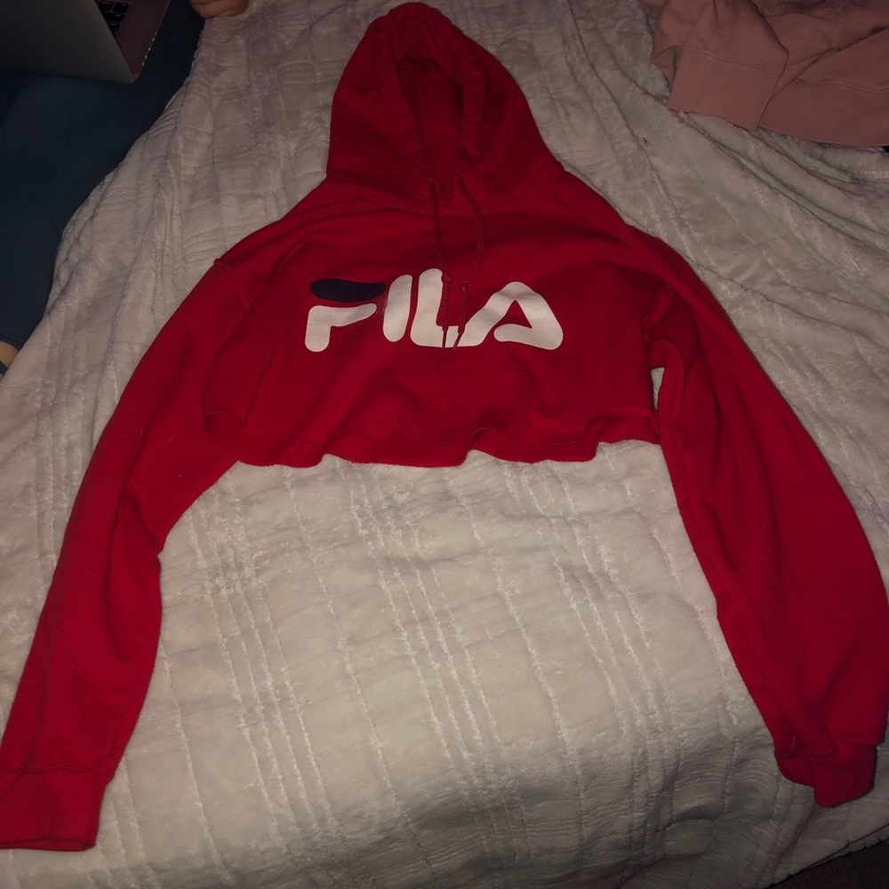 RED FILA CROPPED HOODIE